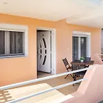 Apartman House Litsa 3
