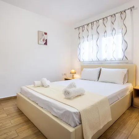 Apartment House Litsa 3 *