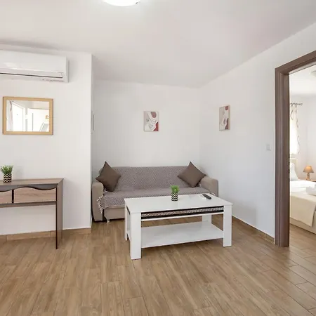 Apartment House Litsa 3 *