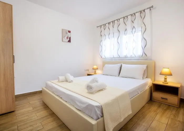 Apartment House Litsa 3 *