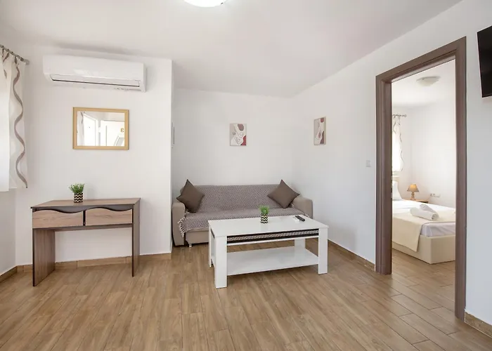 Apartment House Litsa 3 *