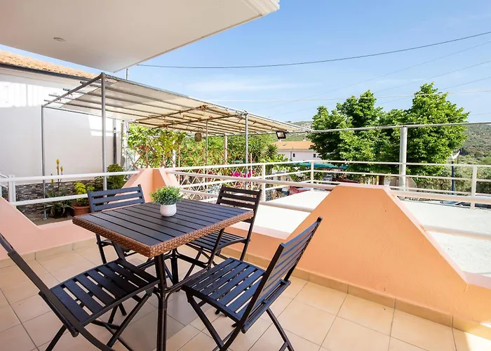 Apartment House Litsa 3 *