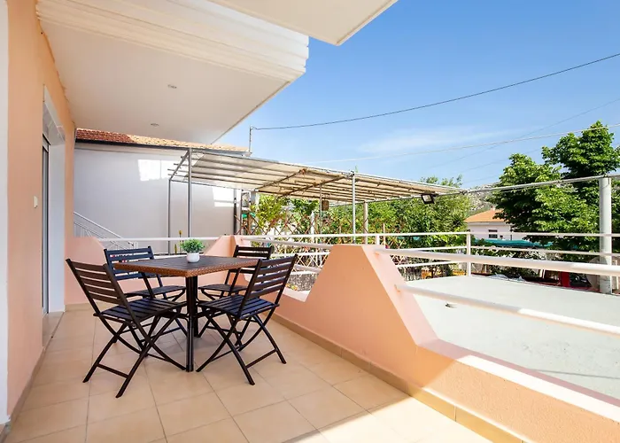 Apartment House Litsa 3 *