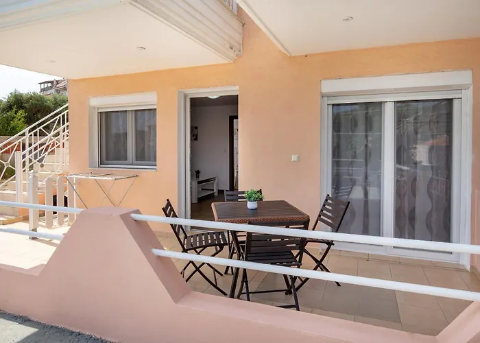 Apartment House Litsa 3 *